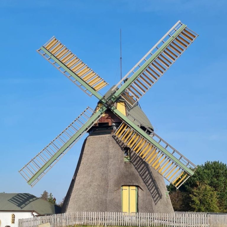 Die Windmühle in Nebel