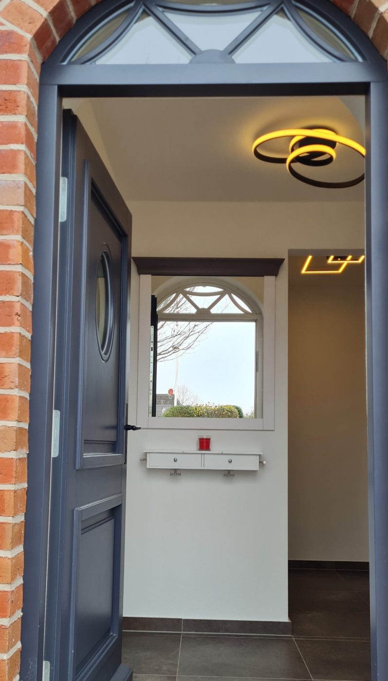 Außenansicht in den Eingangsbereich